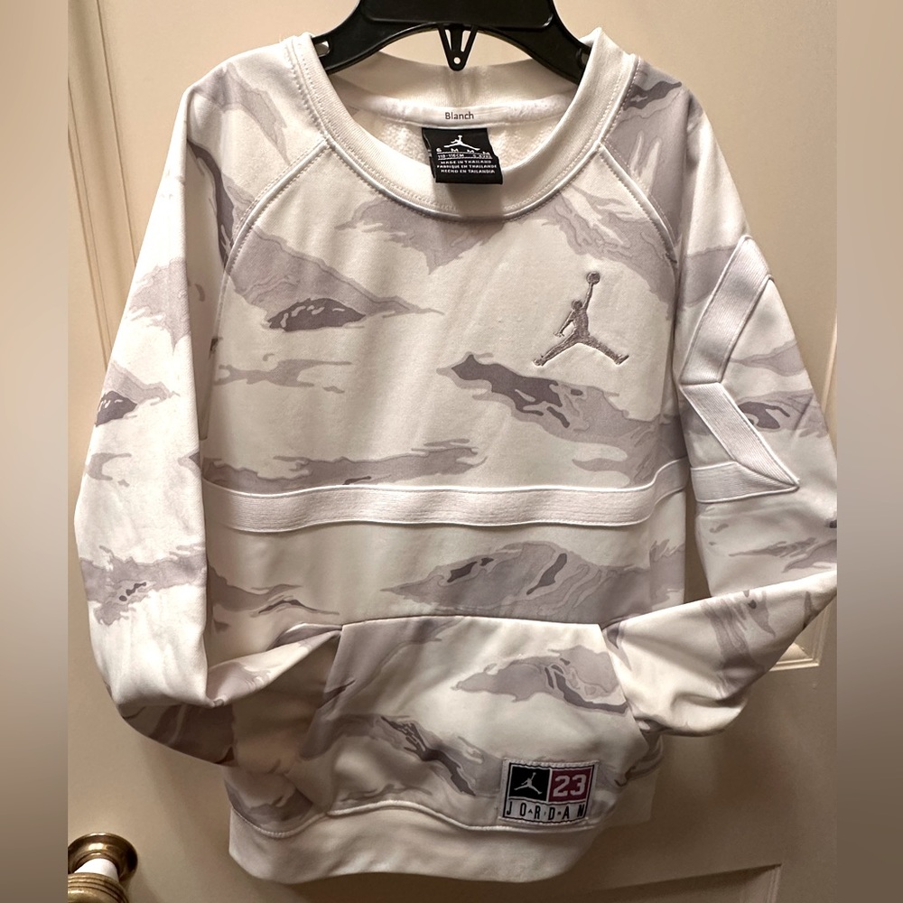 Jordan Boy pullover Size 5-6